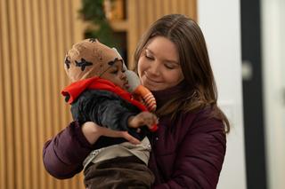 	Na dobre i na złe odc. 913. Mojżesz (Rita Shalanyuy), Marlena (Agata Grzymała)