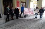 Rodzice protestowali przed sesją Rady Miejskiej Wrocławia