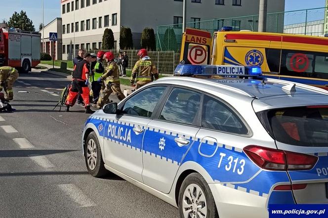 Wypadek w Bartoszycach. Zderzenie osobówki z motocyklem. Jedna osoba ranna [ZDJĘCIA]