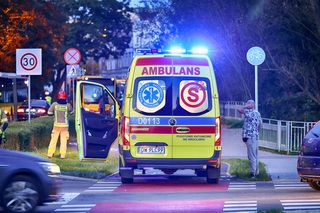 Pacjent wypadł z karetki. Zginął pod kołami innego samochodu 