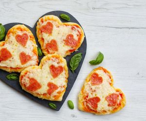 Mini pizze gotowe w 25 minut. Bez drożdży czy wyrastania