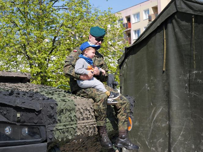 Ponad stu żołnierzy na Placu Solidarności w Olsztynie. Złożyli uroczystą przysięgę [ZDJĘCIA]