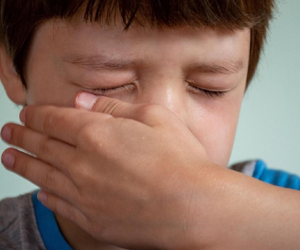 Szok na placu zabaw w Krakowie. Dziecko kopnięte w głowę przez dorosłego mężczyznę