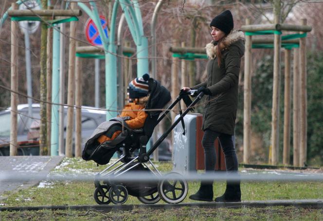 Marta Kaczyńska z synkiem na spacerze