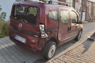 Warszawa. Huknął w bariery, roztrzaskał trzy auta i uciekł. Trwają poszukiwania kierowcy