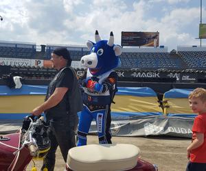 Osy kręciły kółka na stadionie żużlowym w Lesznie. Ogólnopolski zlot skuterów Osa Osieczna-Leszno 
