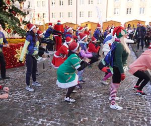 Bieg Mikołajów w Olsztynie. Około 400 osób pobiegło w charytatywnym celu [ZDJĘCIA]