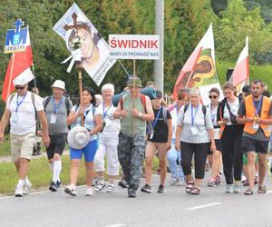 Śpiewający dzień lubelskich pątników na szlaku do Jasnej Góry!