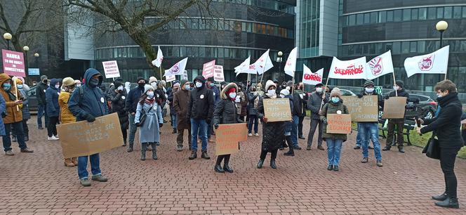 Protest pracowników łódzkich uczelni. Domagają się podwyżek 