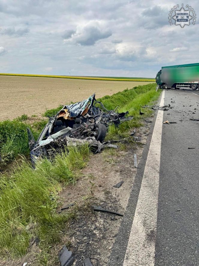 Tragiczny wypadek w Bieńkowicach. Nie żyje kierowca osobówki