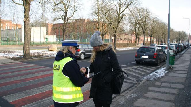 Szczecińskie policjantki zachęcały do noszenia odblasków [ZDJĘCIA, AUDIO]