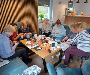 Szydełkowe babki z Ostrzeszowa. Dziergają w miejscach publicznych i ... zarażają pasją!