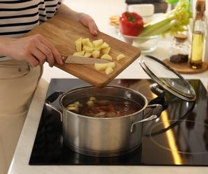 Nigdy nie gotuj ziemniaków w TEN sposób. To wielki błąd, który może wiele kosztować