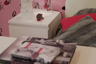 różowa nowoczesna sypialnia 4