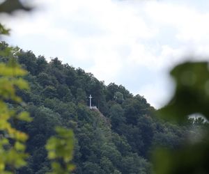 Obryw Skalny w Bardzie. Tutaj widoki zapierają dech w piersiach 
