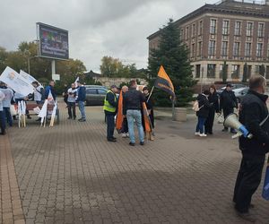 Hutnicy i koksownicy wyszli na ulice w Dąbrowie Górniczej. Apel do rządu o ratunek dla branży i tysięcy miejsc pracy