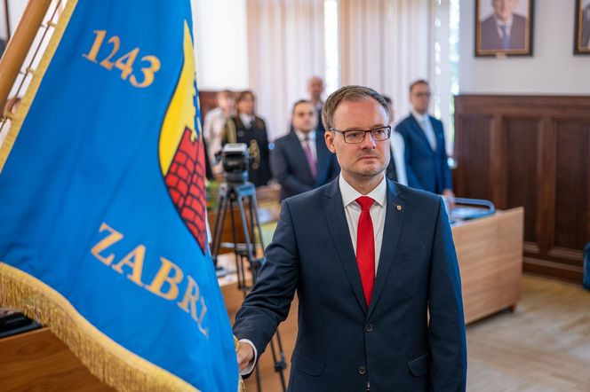 Zaprzysiężenie nowego prezydenta Zabrza. Kamil Żbikowski złożył ślubowanie i zwrócił się do mieszkańców