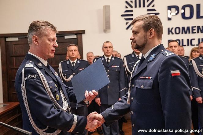 Nowi funkcjonariusze we Wrocławiu. Ponad połowa to policjantki! [ZDJĘCIA]