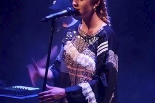 Karolina Czarnecka kiedyś śpiewała Hera, koka, hasz, LSD. Dziś z dzieckiem u boku wspiera nastolatki