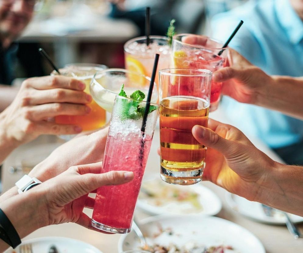 Coraz młodsi sięgają po alkohol