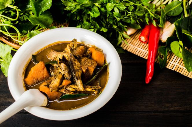 Thai Fish Entrails Sour Curry (Kaeng tai pla)