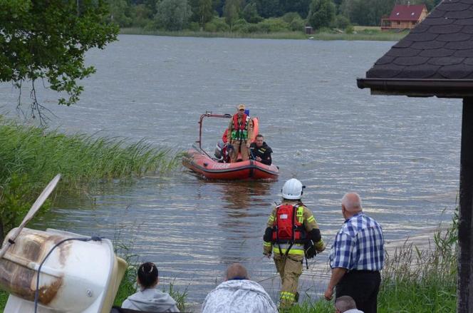 Tragedia na jeziorze Łabędź. Wiatr przewrócił łódkę, wędkarz wpadł do wody