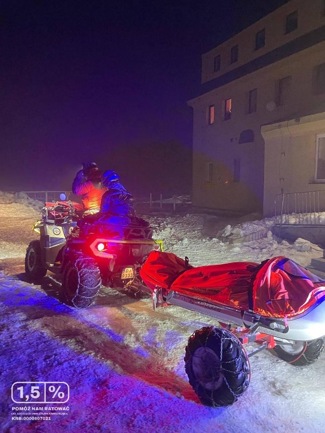 Poszli w góry i nie potrafili zejść. Goprowcy ratowali 4 osoby z okolic Śnieżki, w sieci burza 