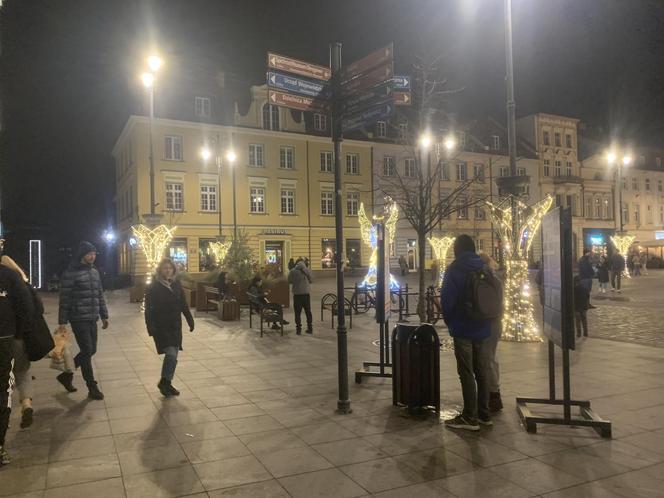 Tłumy bydgoszczan na jarmarku świątecznym. „Spodziewałam się innych cen” [ZDJĘCIA]