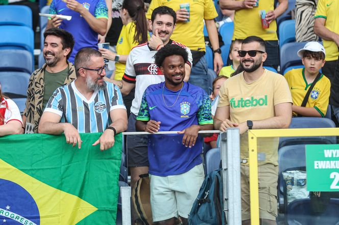 Kibice na meczu gwiazd Polska - Brazylia na Stadionie Śląskim