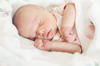 Czy noworodek może spać zbyt długo? Lekarze wyjaśniają, czy mały śpioch to kłopot 