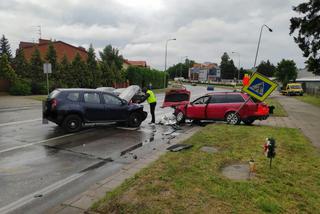 Wypadek na Sławińskiego. Pasażerka audi zabrana do szpitala