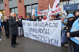 Pracownicy Zakładu Linii Kolejowych pikietowali w Siedlcach! Poparli ich siedleccy radni