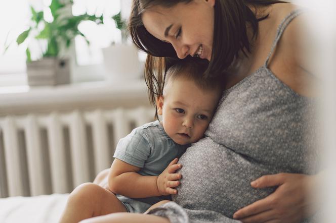 Czy można zrezygnować z urlopu rodzicielskiego i iść na L4 z powodu drugiej ciąży?