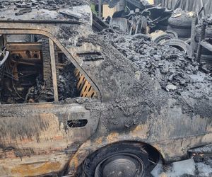 „Nasz majątek poszedł z dymem”. Kolekcja zabytkowych pojazdów spłonęła w kilka chwil