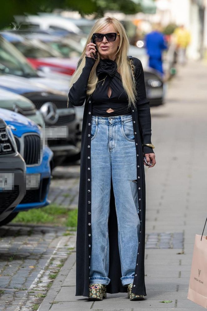 Monika Olejnik w butach Miu Miu za krocie i porwanych dżinsach! Ta stylizacja szokuje