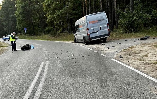 Czołowe zderzenie motocyklistki z osobówką. 43-latka nie miała szans