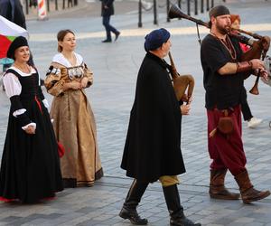 Korowód w ramach Międzynarodowego Festiwalu Renesansu w Lublinie