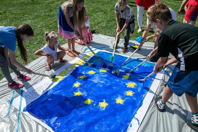 Święto Flagi i Konstytucji 3 maja. 20 lat w UE. Co zyskalismy jako region w czasie członkostwa?