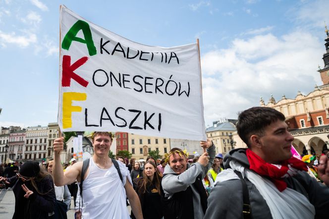 Korowód studentów podczas juwenaliów 2025 w Krakowie