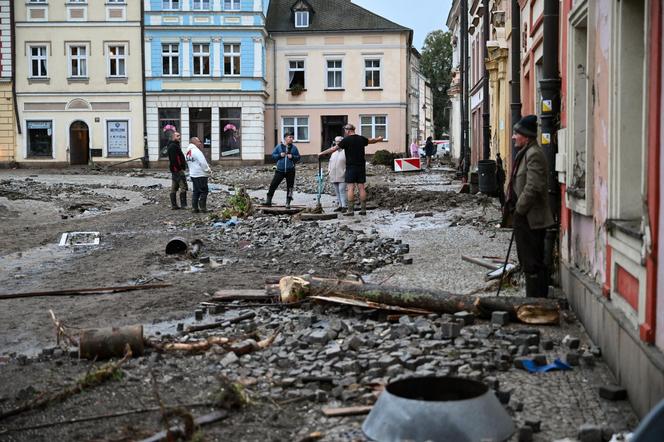 Powódź w Polsce. Miasta walczą ze skutkami powodzi. Dramatyczny widok