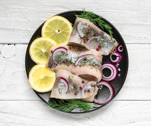 Śledzie - wartości odżywcze. Dlaczego trzeba jeść śledzie?