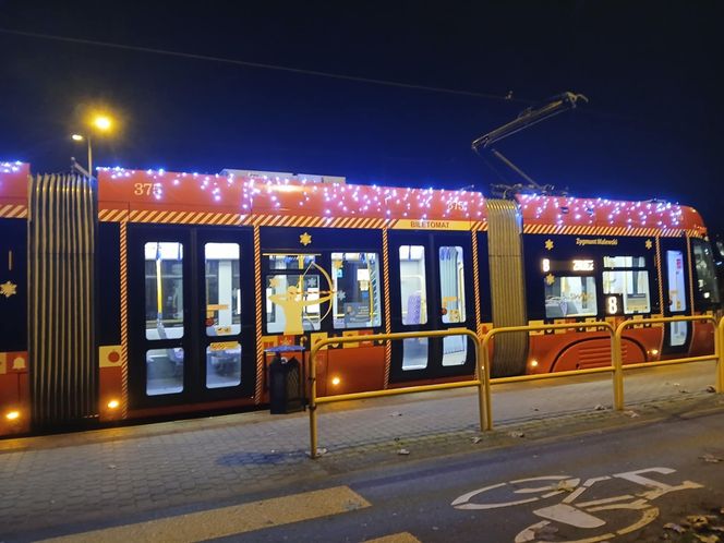 Po Bydgoszczy jeździ wyjątkowy tramwaj. Cuć w nim świąteczną atmosferę 