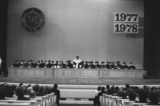 Jak wyglądał początek roku akademickiego w PRL-u? Tak zaczynali naukę nasi rodzice i dziadkowie!