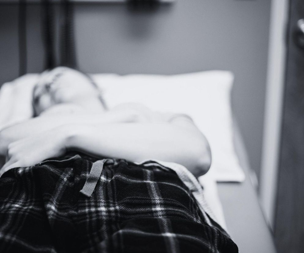 18-latka zmarła, mimo godzinnej reanimacji. Dzień wcześniej szpital odesłał ją do domu