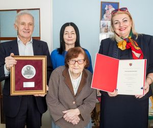 Uwielbia długie spacery i przyrodę! Pani Aniela skończyła właśnie 100 lat i czerpie z życia garciami 