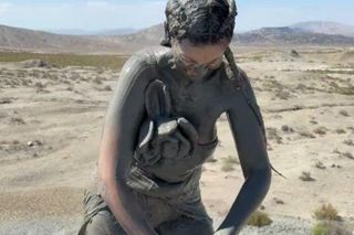 Maja Rutkowski zażywa błotnego SPA