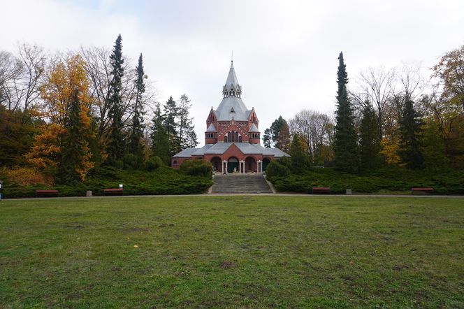 Cmentarz Centralny podczas Wszystkich Świętych