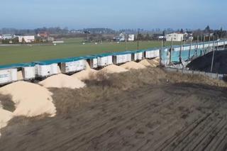 Bydgoscy policjanci sprawdzają, kto wysypał kilkaset ton kukurydzy na tory. Zboże zostało przeładowane