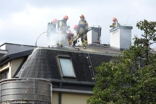 Pożar poddasza w Warszawie. Ewakuacja mieszkańców. Co się stało?