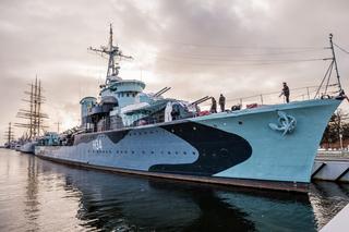 ORP Błyskawica opuściła swoje miejsce przy nabrzeżu w Gdyni